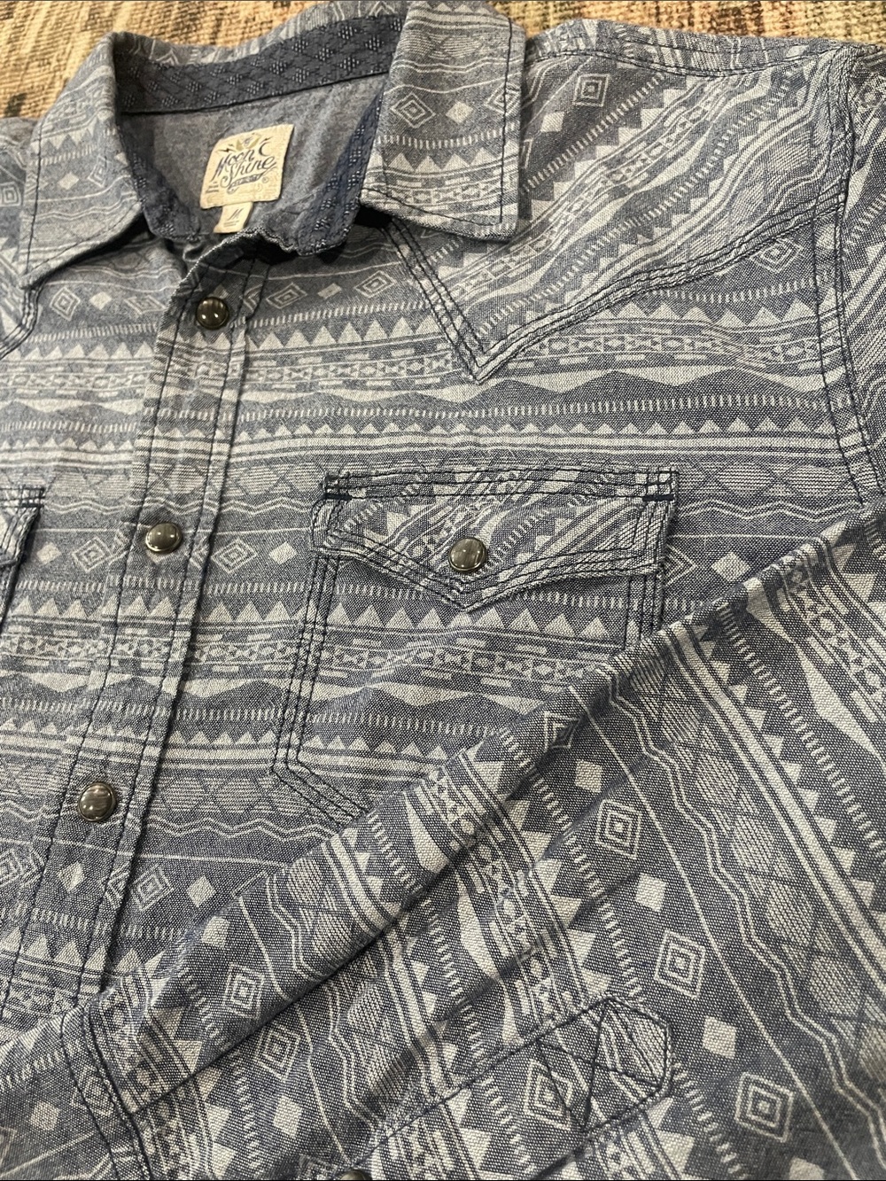 Men’s Medium Moon Shine Spirits Western Shirt Aztec-Pattern with Pearl Snaps
